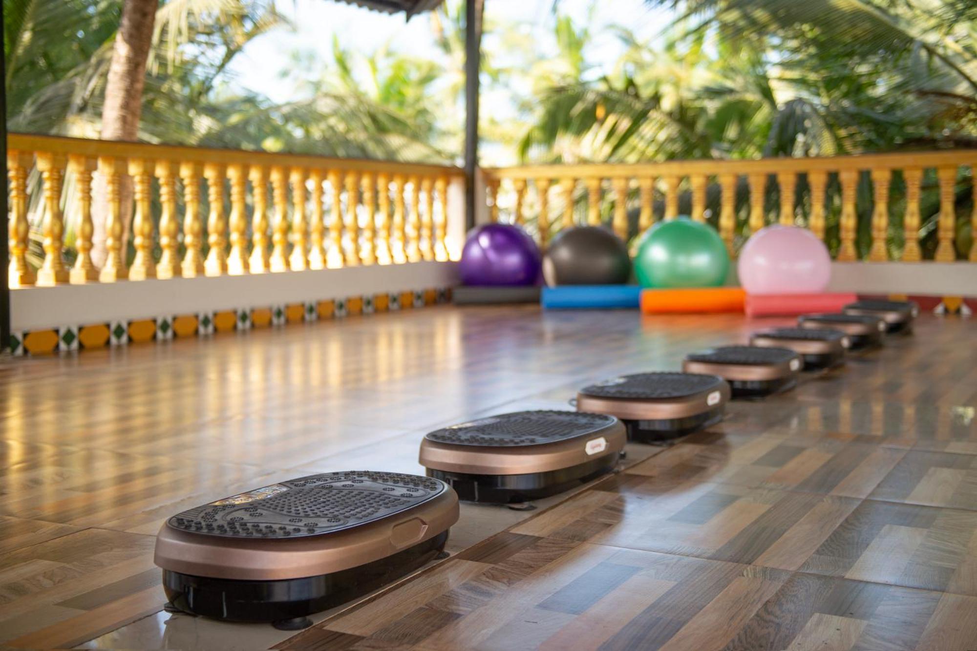 The Rose Goa Beach Resort Агонда Экстерьер фото
