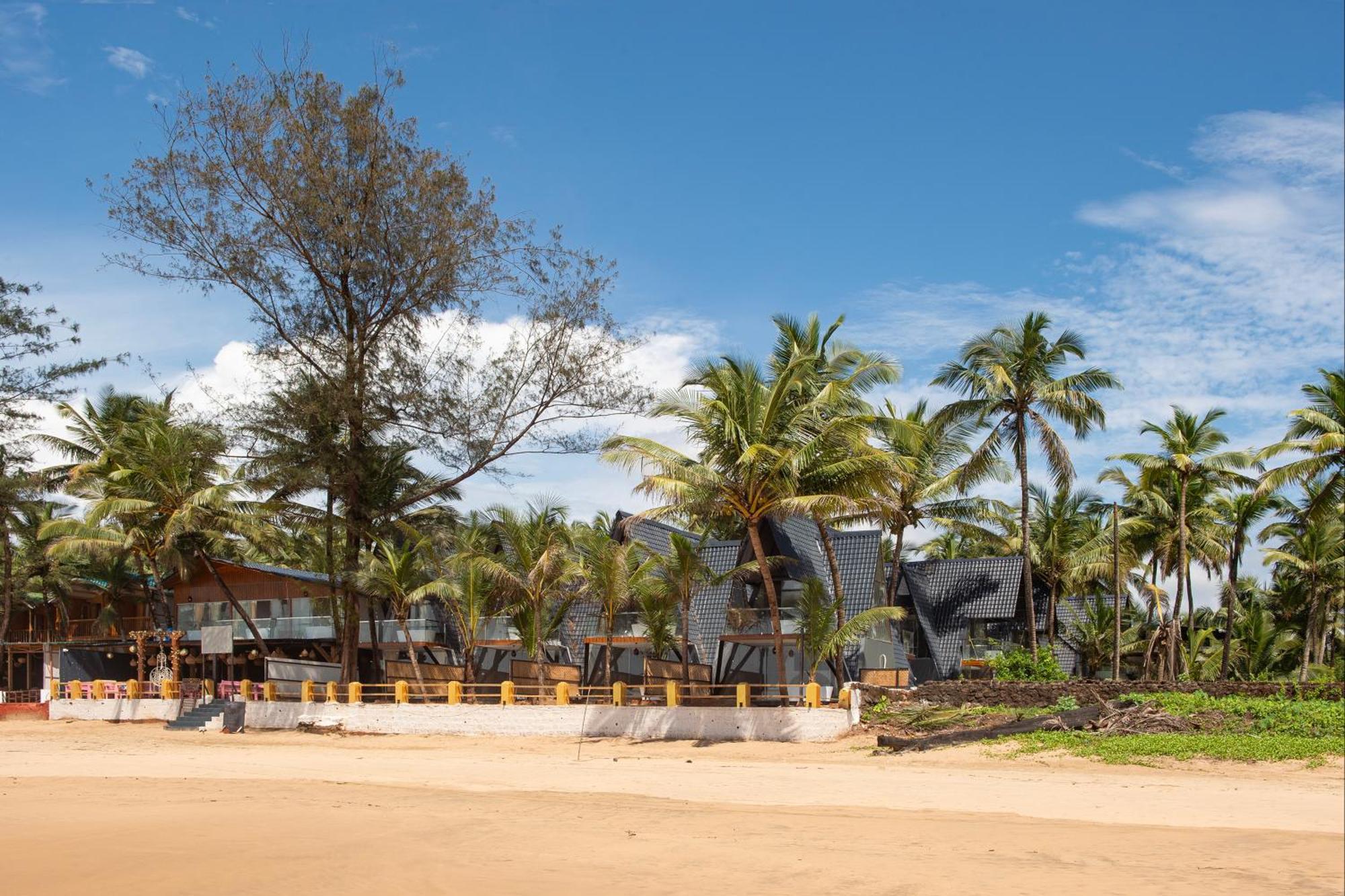 The Rose Goa Beach Resort Агонда Экстерьер фото